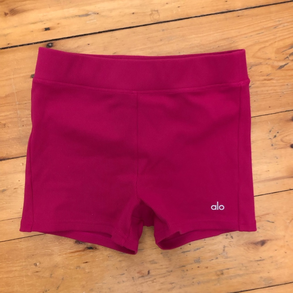 Alo Yoga Goddess Ribbed-Knit High Rise Shorts